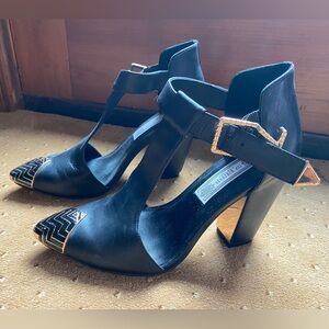 Ivy Kirzhner black with gold detail heel!